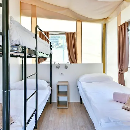 Polidor Glamping 4* Mugeba