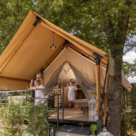 Πάρκο διακοπών Polidor Glamping 4*