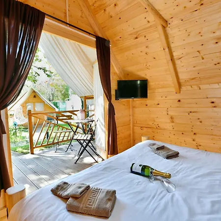 Polidor Glamping 4*