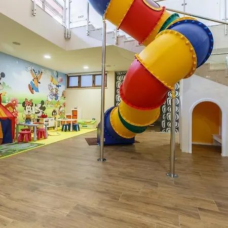 منتزه العطل Polidor Glamping 4*