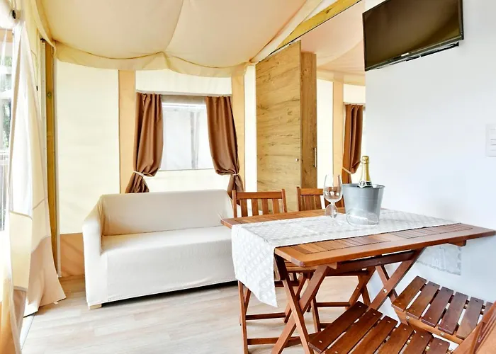 Polidor Glamping 4* Mugeba