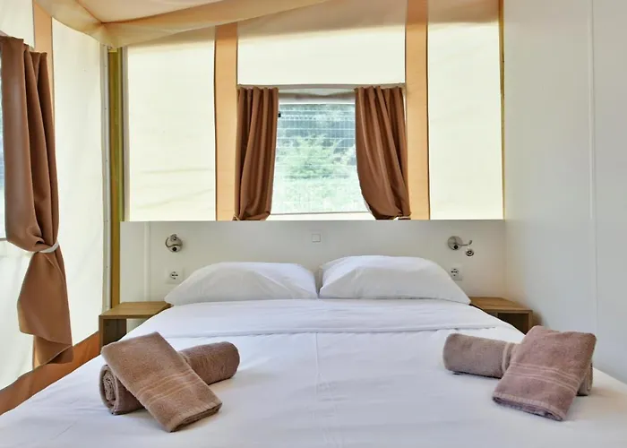 Parque de vacaciones Polidor Glamping 4*