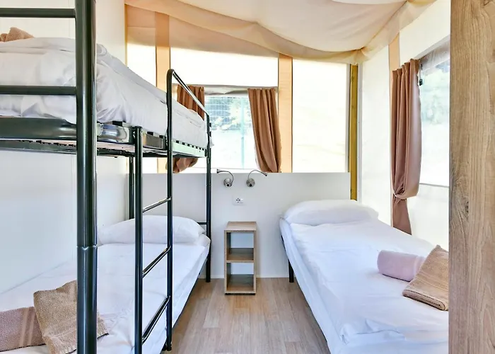 Polidor Glamping 4* Mugeba