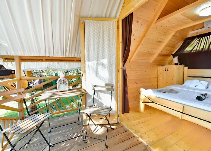 Parque de vacaciones Polidor Glamping 4*