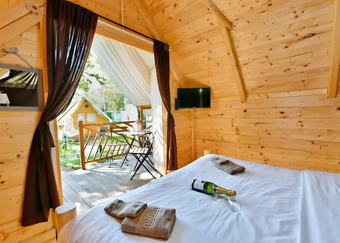 Polidor Glamping 4*