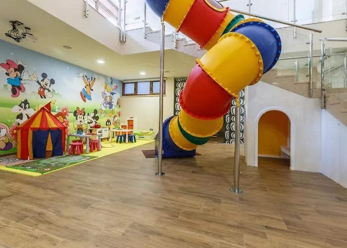 Parque de vacaciones Polidor Glamping 4*