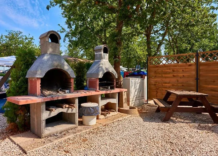 Parque de vacaciones Polidor Glamping